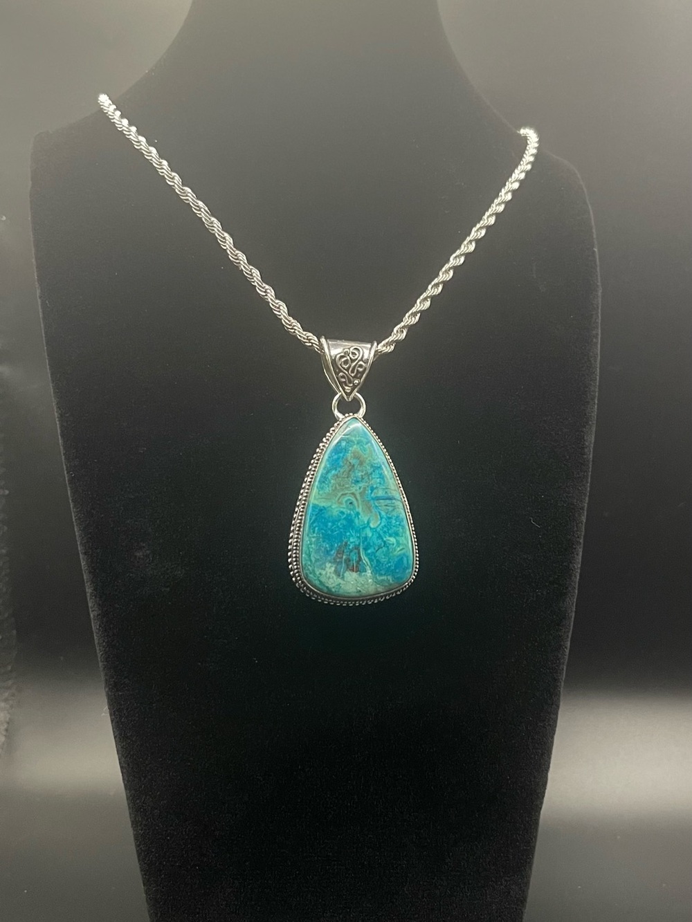 Massive approx 38mmLx 22mmw. 925 sterling silver Chrysocolla pendant. 16.56 g - Picture 6 of 9